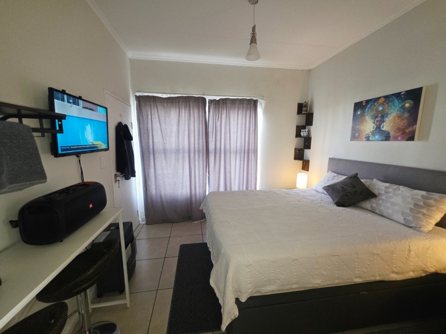 To Let 1 Bedroom Property for Rent in Parklands Western Cape